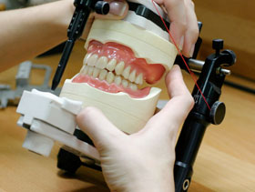 denture 205